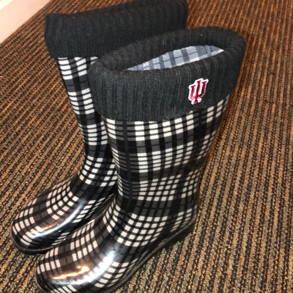 IU rain boots